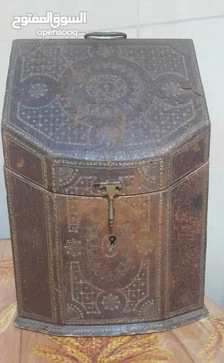 18th Century Cutlery Or Mail Box In Golden
