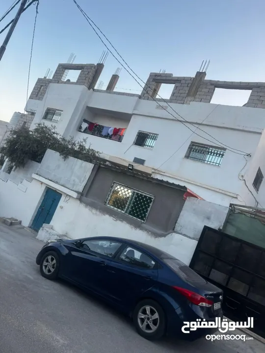 بيت مستقل مكون من شقق
