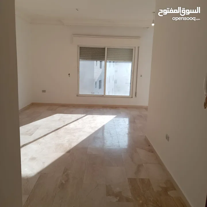 ام السماق / شقه فارغه للايجار/ باجره 400 دينار امكانيه الدفع شهري