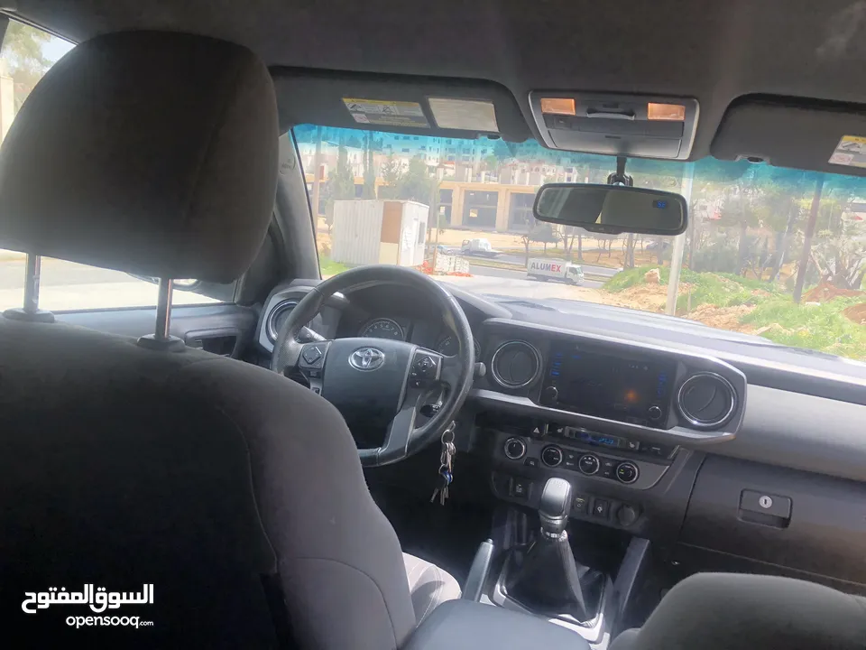 تويوتا تاكوما 2017  كابينة و نص مميز غيار عادي 4x4   بحالة ممتازة من المالك.