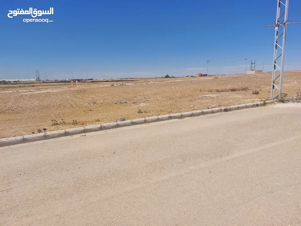 الجيزة – السكة الشمالي 503م داخل التنظيم واصل ماء وكهرباء وشوارع معبدة..من المالك مباشره.  سعر محروق
