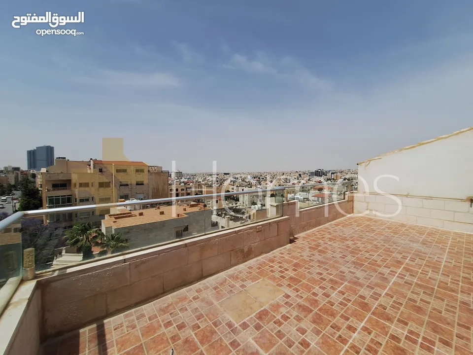 شقة اخير مع روف للبيع في الرابية بمساحة اجمالية 254م