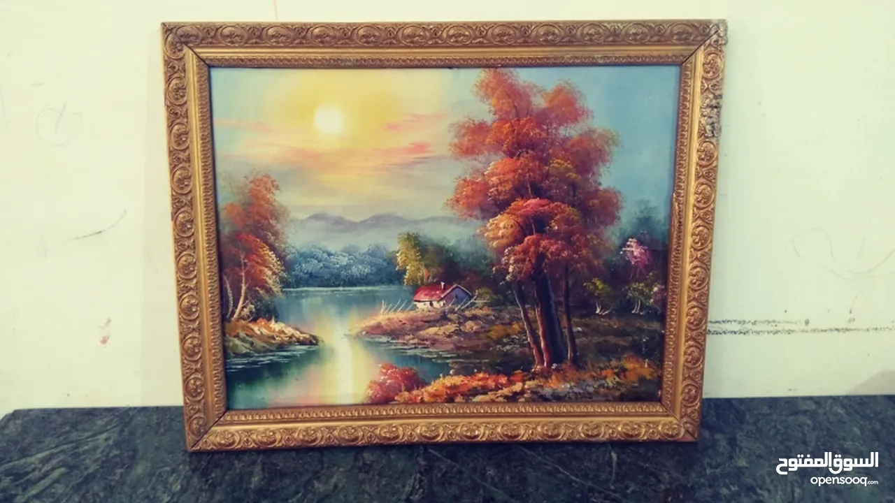 لوحات  رسم زيتي.. وتطريز