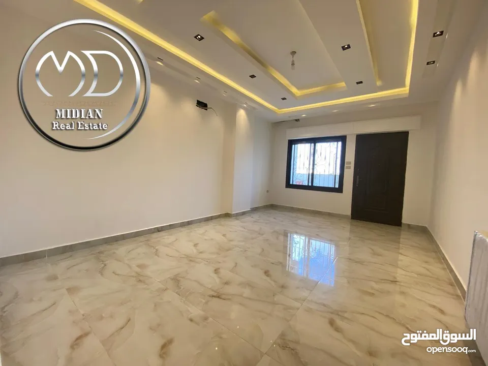 شقه للبيع الشميساني مساحات  250م مع تراسات و حدائق تشطيبات فاخرة بسعر مميز