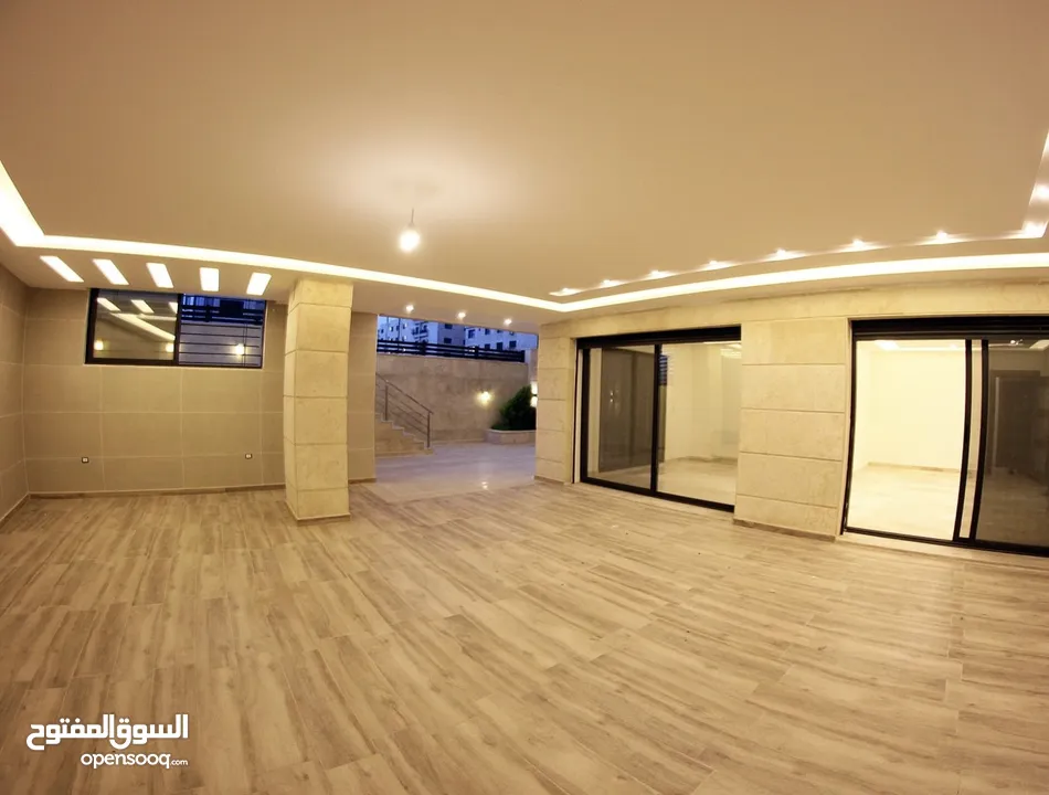 شقة ملوكية شبه ارضي مساحة 626م -داخلي 300م -حديقة 326م تشطيبات فلل-الحويطي-طريق المطار - رمضان اسكان
