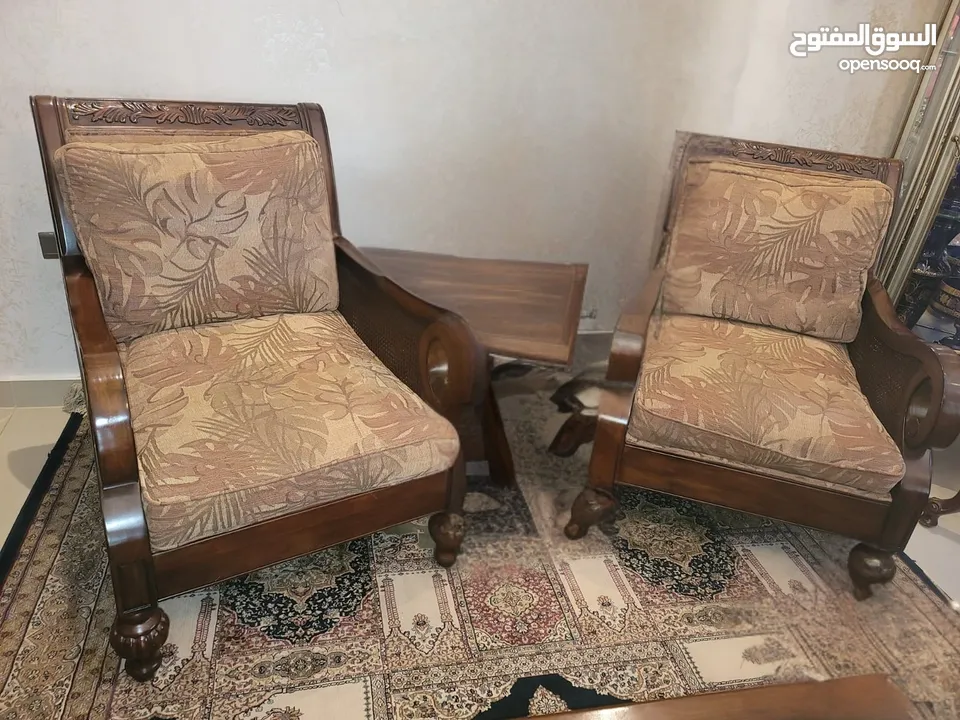 طقم لغرفة الجلوس ( من ميداس ) غاية في الراحة  ثلاثية+ ثنائية + 2 كرسي مفرد