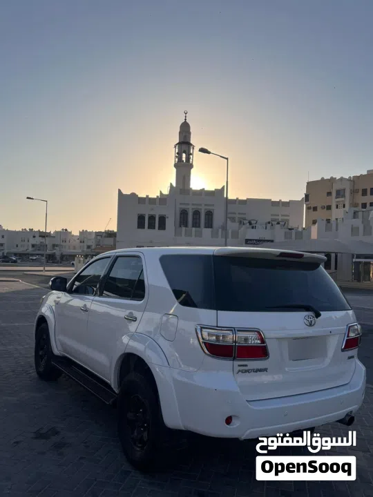 للبيع تويوتا فورتشنر موديل 2010 مأمنه ومسجله سنه كامل لا تحتاج إلى اي شي تم عمل سيرفس مؤخراً 4 سلندر