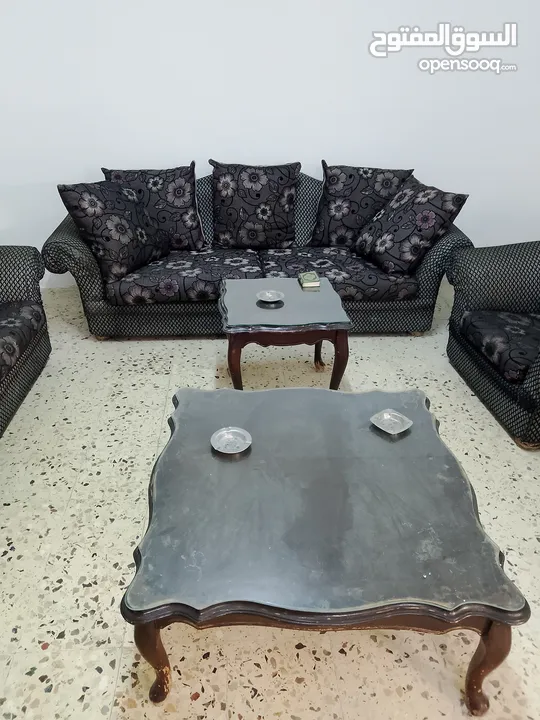 طقم كنب مع طربيزات