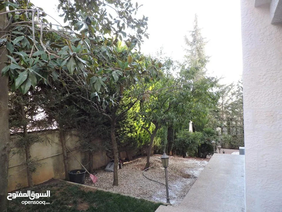 فيلا مستقلة للبيع خلدا العواجانيه على مساحة أرض دونم