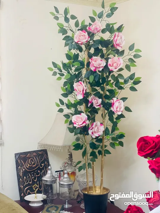 أشجار زينه ورد صناعي   متوفر لون احمر فقط  شغل بيتي مرتب بزبط داخلي و خارجي للمنزل وللغرف و للمداخل