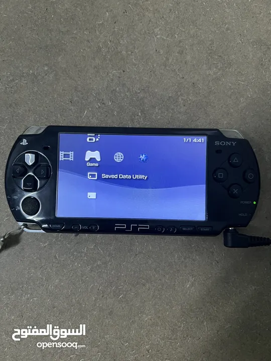 بلايستيشن محموله (psp) مع ملحقاتها