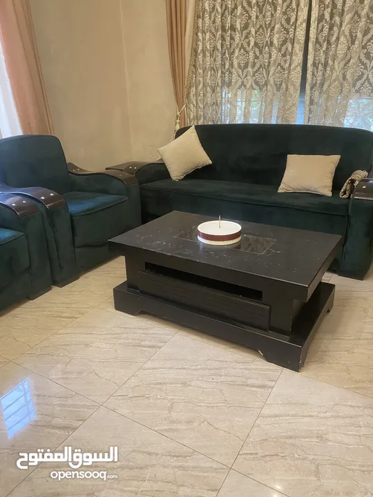 طقم كنب بحالة ممتازة