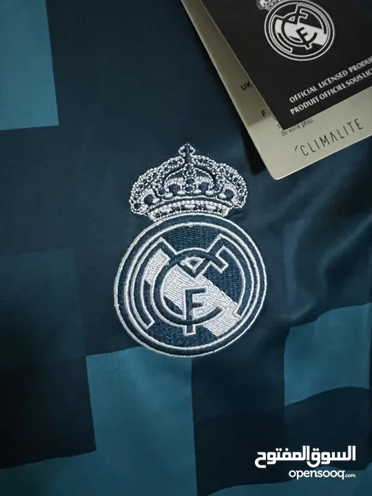 طقم ريال مدريد 2017 الأزرق