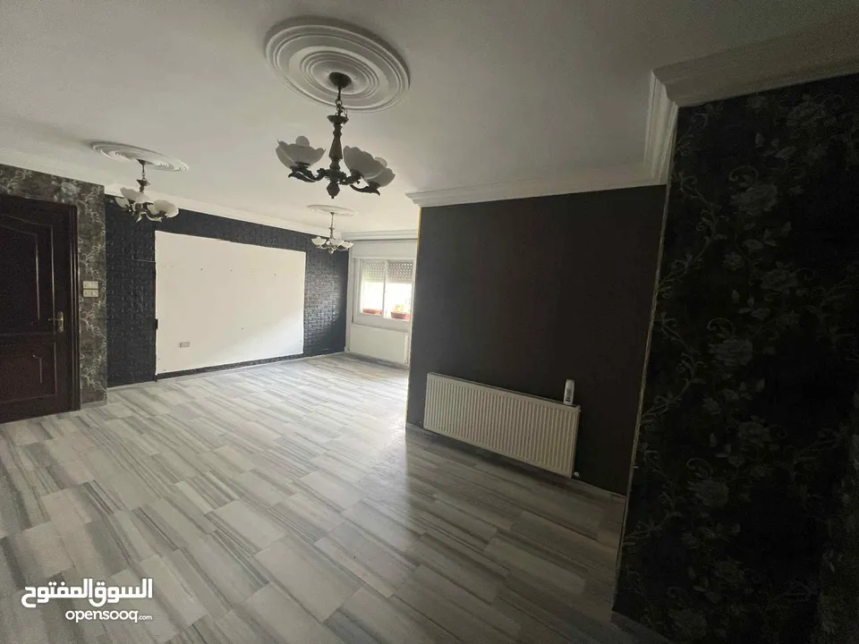 شقة فارغه للبيع منطقة البيادر