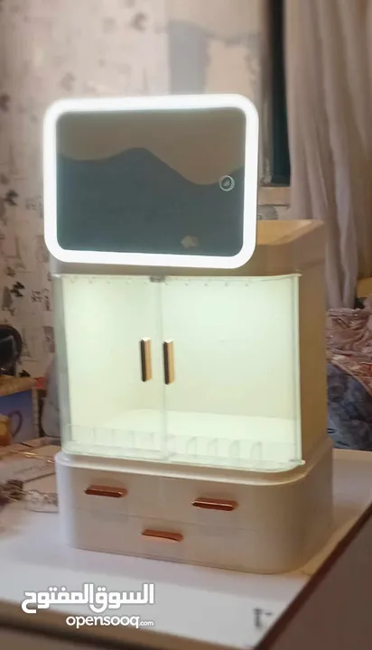 منظم مكياج للبيع المستعجل