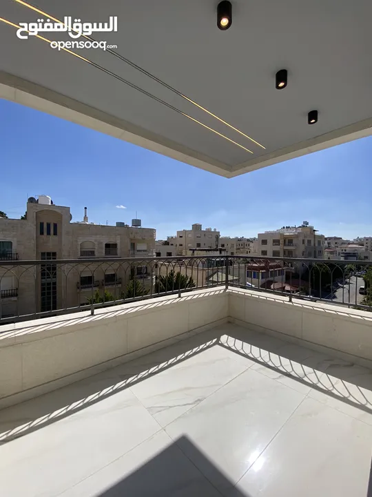 شقة طابق ثالث مع روف دوبلكس 215 متر وتراس 90 متر في ضاحية النخيل بسعر مميز جداا