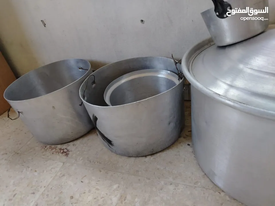 اواني طبخ للاعراس و المناسبات العامة بحالة ممتازة جدا و القدر قياس 55 صناعه اردنية فاخرة و ملحقاته