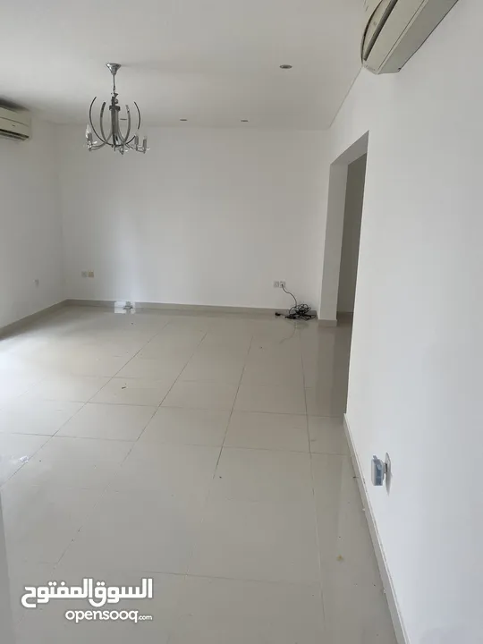 فلة للإيجار في السيب/ مجمع دار الزين قريبة من الشاطئ   villa for rent in Al seeb