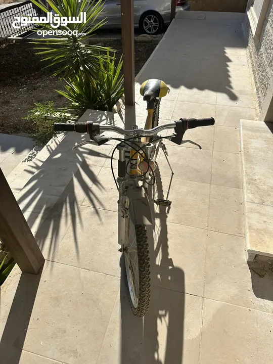 دراجة هوائية YASURI MTB 780 للبيع مع هدية ( حامل دراجة للسيارة)