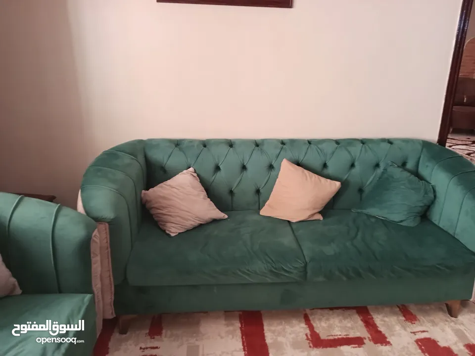طقمين كنب للبيع بسعر مغري