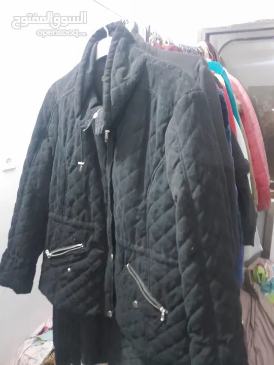 ملابس نسائية مستعملة وموجود عدة ماركات وعدة احجام