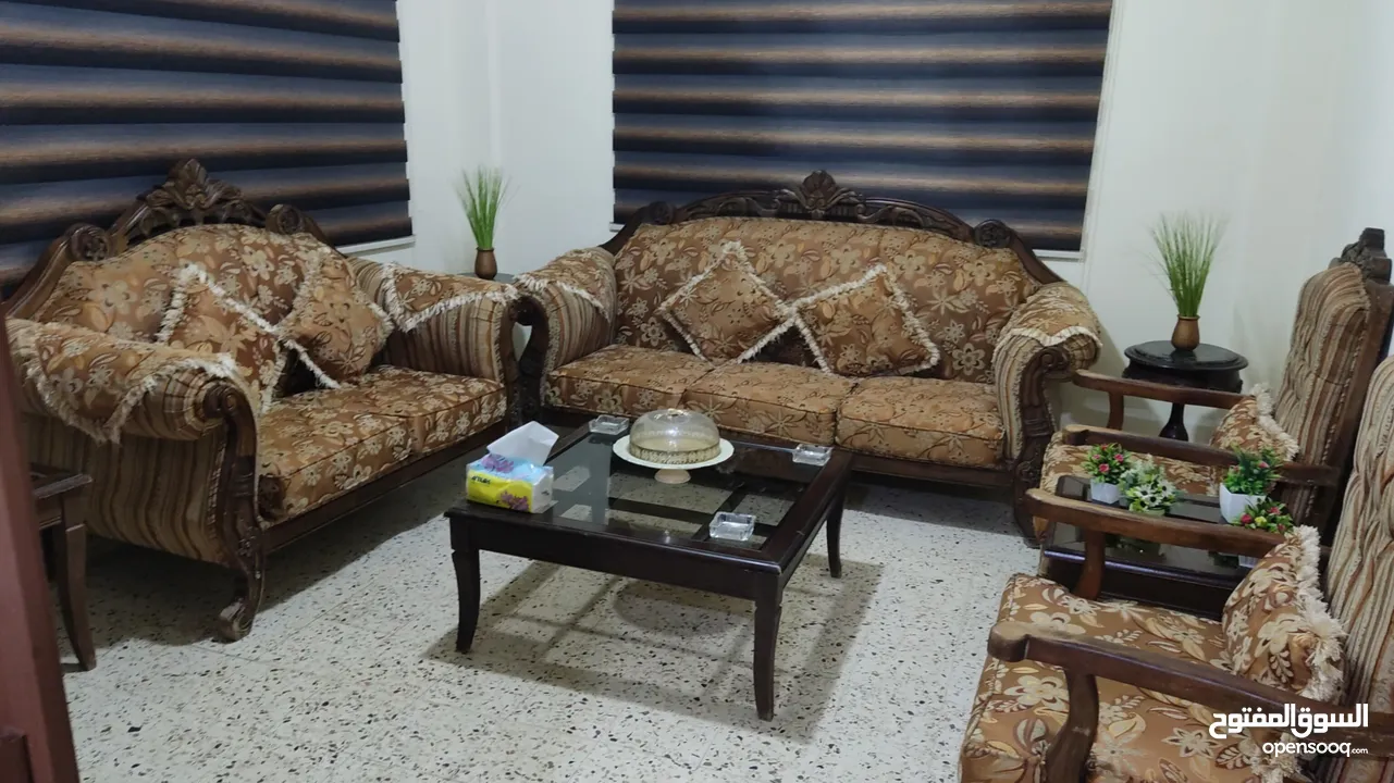 منزل مستقل للبيع الزرقاء شارع الثلاثين بسعر مغري