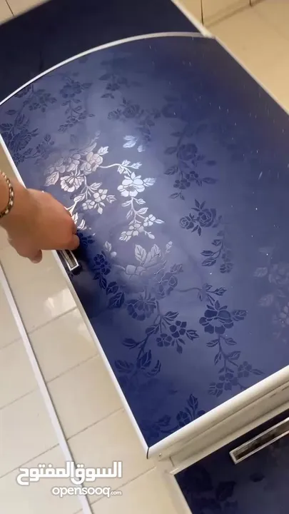 مطبخ الموضح بالصورة كامل بأغراضو للبيع