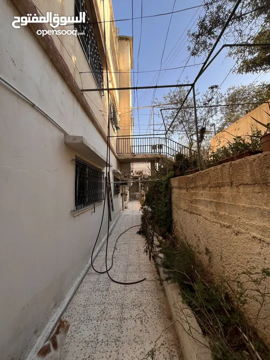 عمارة ثلاث طوابق + شقة ارضية عظم +تسوية  + كراج سيارات  للبيع