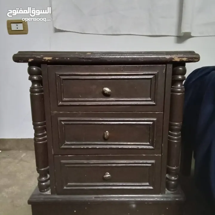 غرفه نوم لاتيه 18 بحاله جيده جدا سرير مع خزانة ودرجين وتسريحة مستعملة للبيع