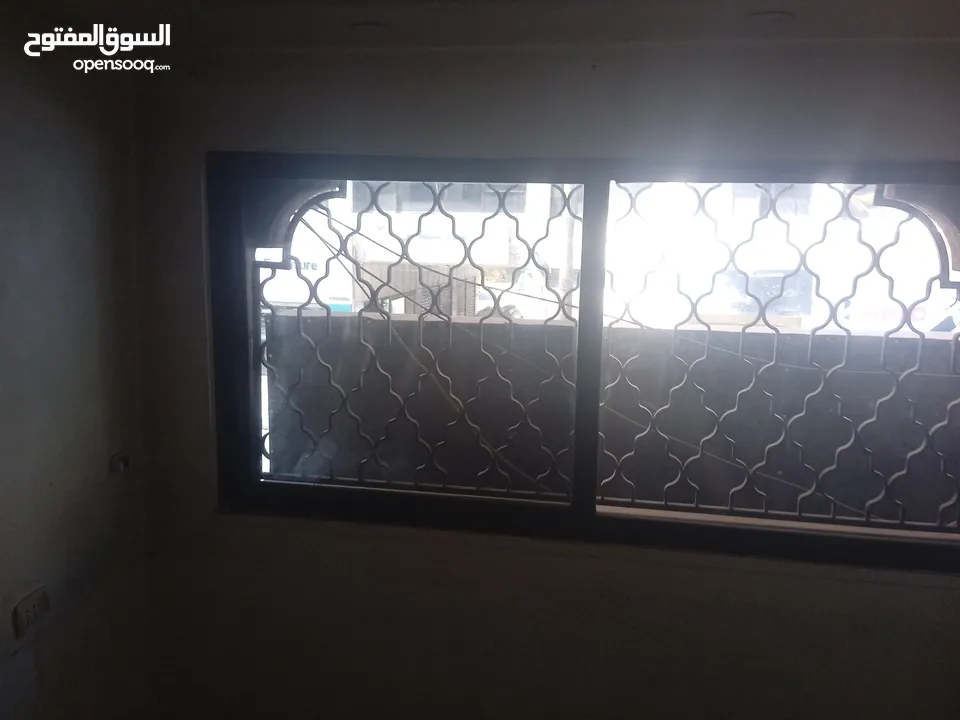محل اللبيع و  للايجار في منطقه وادي صقره مساحه المحل 25 تحت و 25 فوق طابقين وحمام ومطبخ