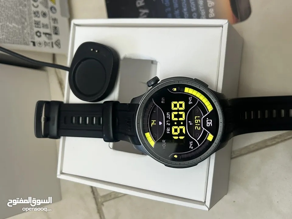 ساعة اميزفيت بلانس بحالة الوكالة (بالكرتونة) معها كامل اغراضها Amazfit Balance