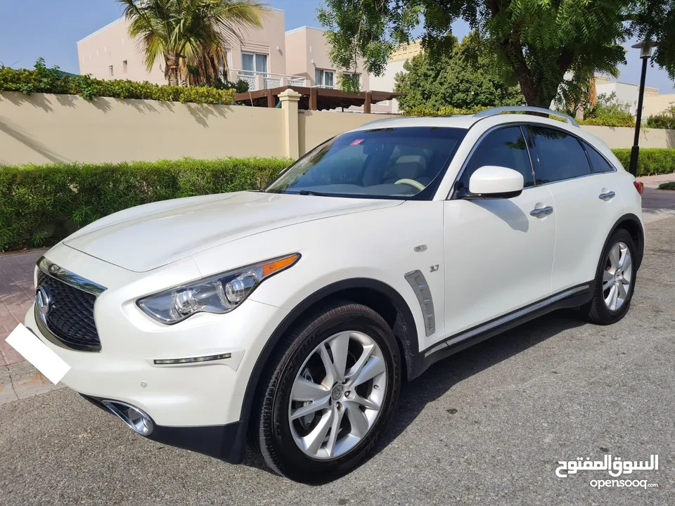 Infiniti QX70 2018 model in great condition 99,000 miles