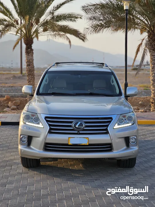 LX570 المستخدم الاول وكالة بهوان بدون صبغ و حوادث  الموديل : 2013 خليجي    كراسي جلد  جير تماتيك  هي