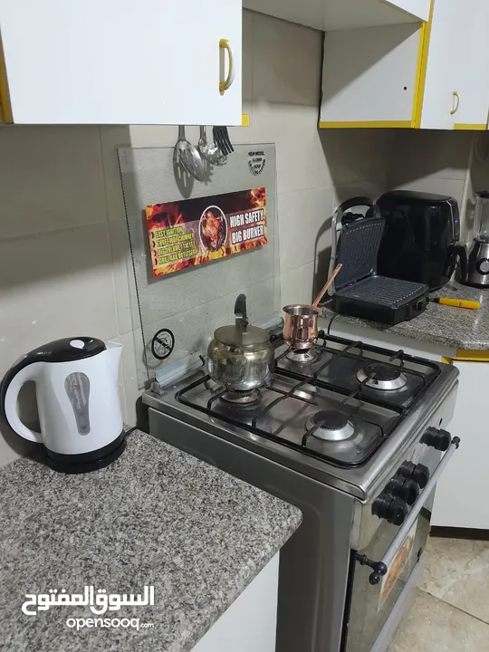 غرفة مستقلة للإيجار في شقة مفروشة مشتركة مع شخص In Gardens Str. area, go down for English