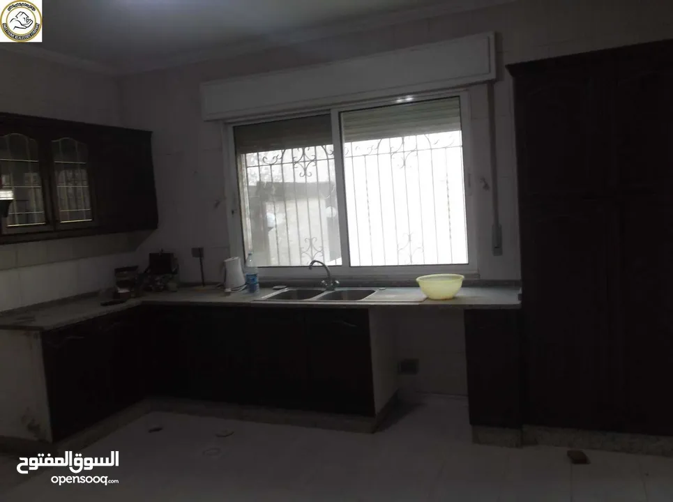 شقة أرضية مميزة للبيع في دير غبار 200م مع ترس 65م