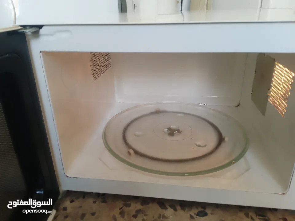 ميكرويف حجم كبير استعمال خفيف نوع/سيزار/على الفحص انشالله
