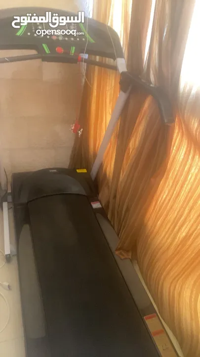 جهاز مشي نوع يورك بحالة ممتازة استعمال سيدة بشكل خفيف