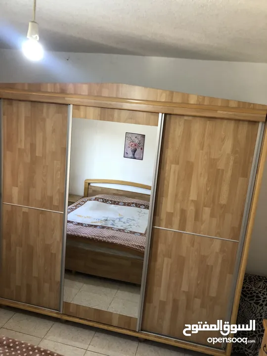 غرفه نوم لاتيه مقشره زان بحالة الوكاله للبيع بسعر مغري مع ملحقاتها