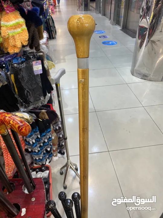 عكازة خشب متعددة الاشكال