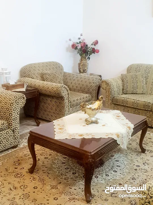 طقم صالون مع ترابيزات