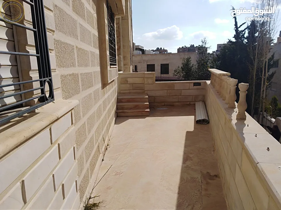 شقة أرضية مميزة للبيع في خلدا  - خلف الموفنبيك وقرب لاكي 210م مع حديقة وترسات 80م