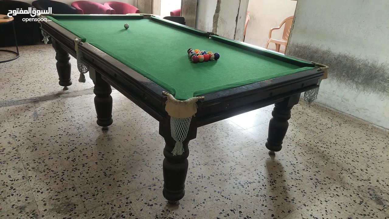 طاولة بلياردو نخب مع كامل مستلزماتها