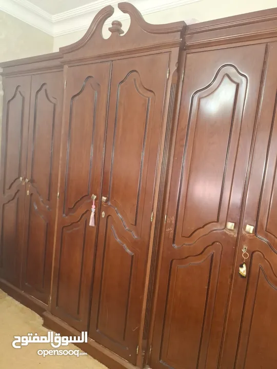 غرفة نوم كاملة بحالة ممتازة