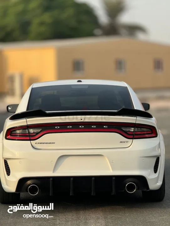 DODGE CHARGER SXT with SRT Body Kit  (2018)