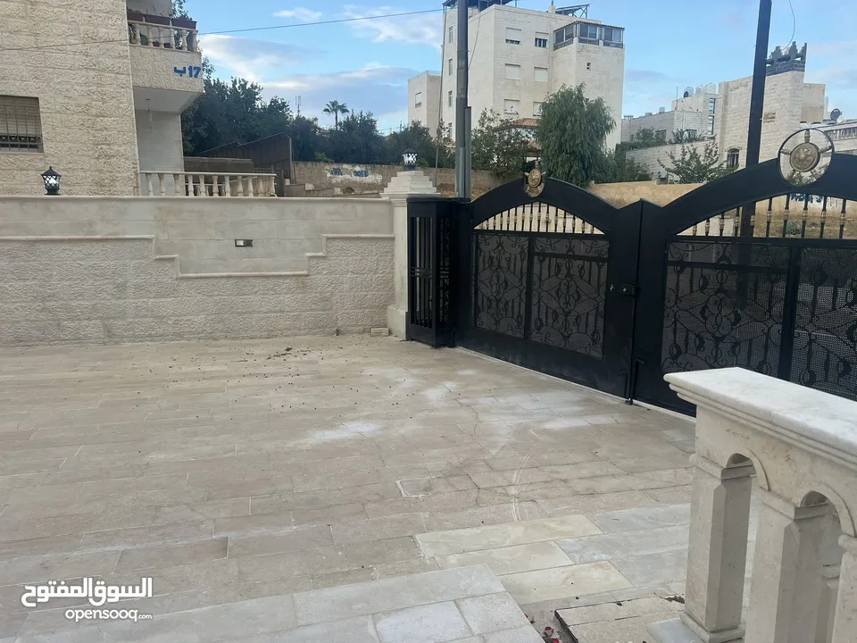 قصر فيلا فخمة جدا للبيع في الجبيهه