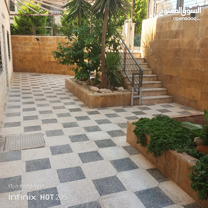 شقه شبه ارضي للبيع في منطقه عرجان خلف مستشفى الاستقلال