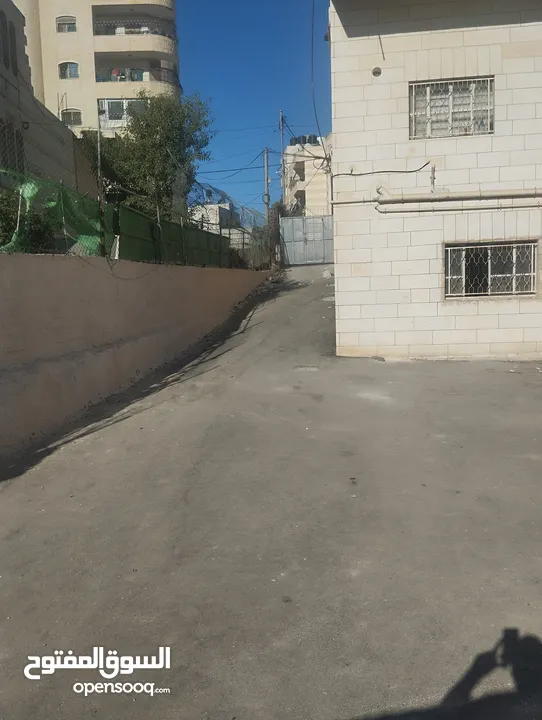 طابق كامل للايجار مع ساحة خارجيه