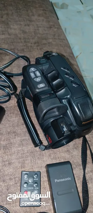 كاميرا عدد2 الاولي panasonic شريط عادي vhs والثانية Dv cam ديجيتال