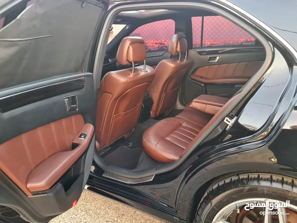 Mercedes Benz E200 / W212  فل إضافات مع بانوراما / صالون جلد بني عداد حقيقي 102,000 K.M / فحص نخب