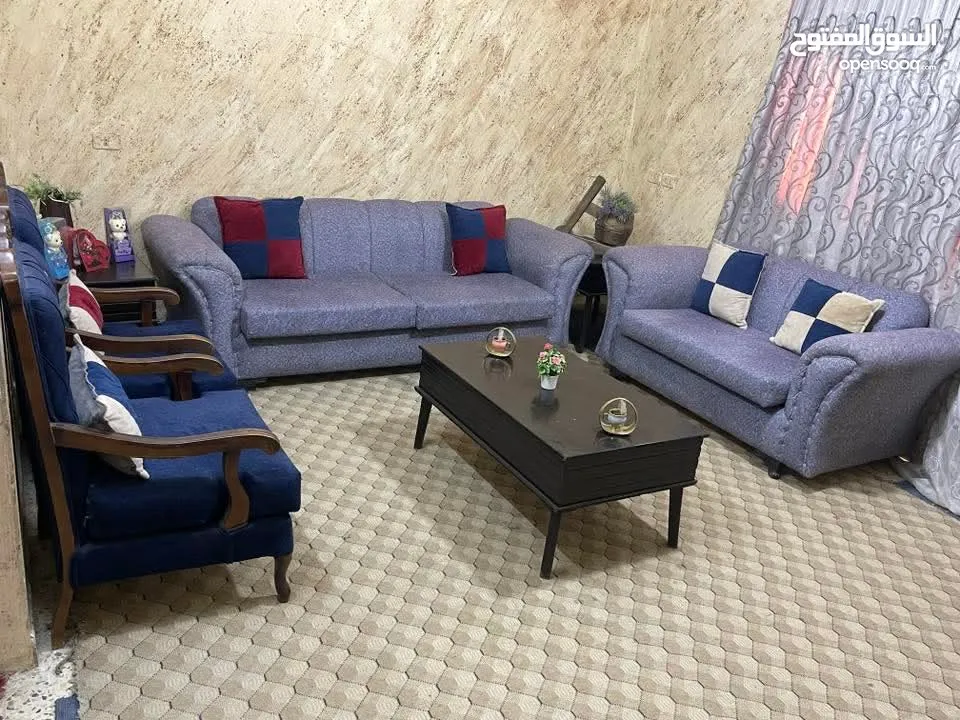 طقمين كنب وطاولة سفرة ومرجيحة